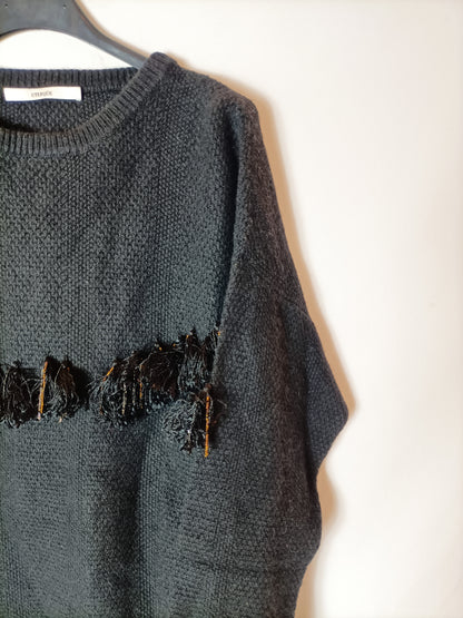 UTERQUE. Jersey negro borlas. T M (tara)