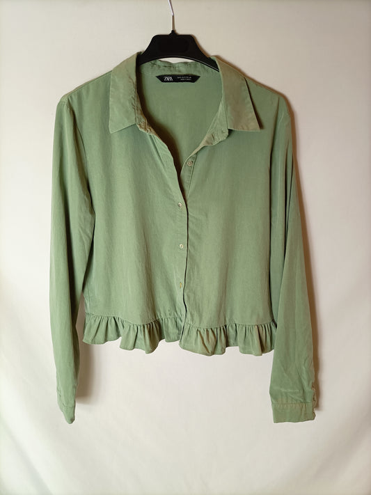 ZARA. Blusa verde corta volante. T S