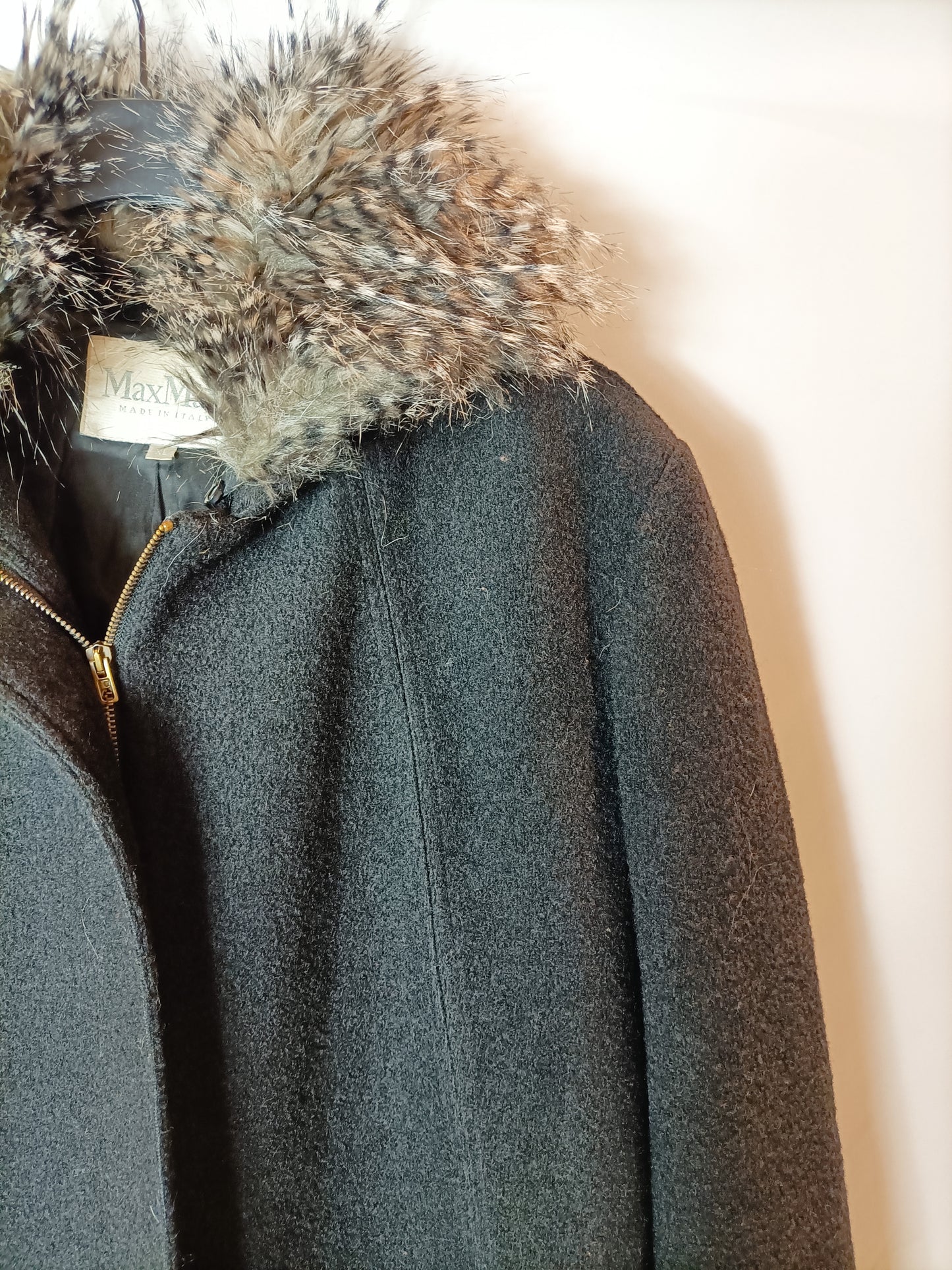 MAXMARA. Abrigo negro cuello pelo. T XL (M)