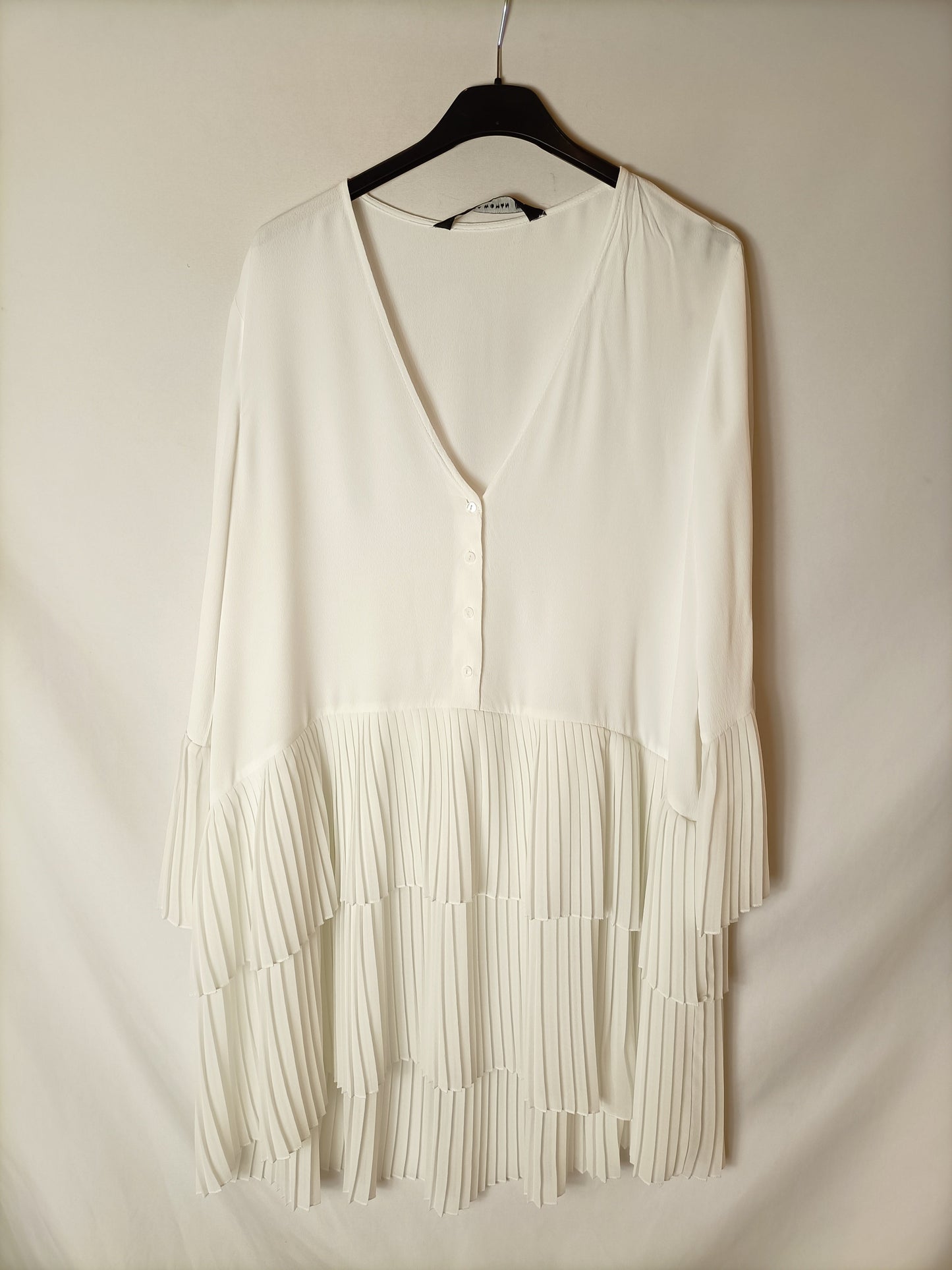 ZARA. Blusa blanca plisados. T M