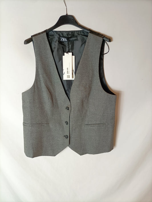 ZARA. Grey and black houndstooth vest. Size XL