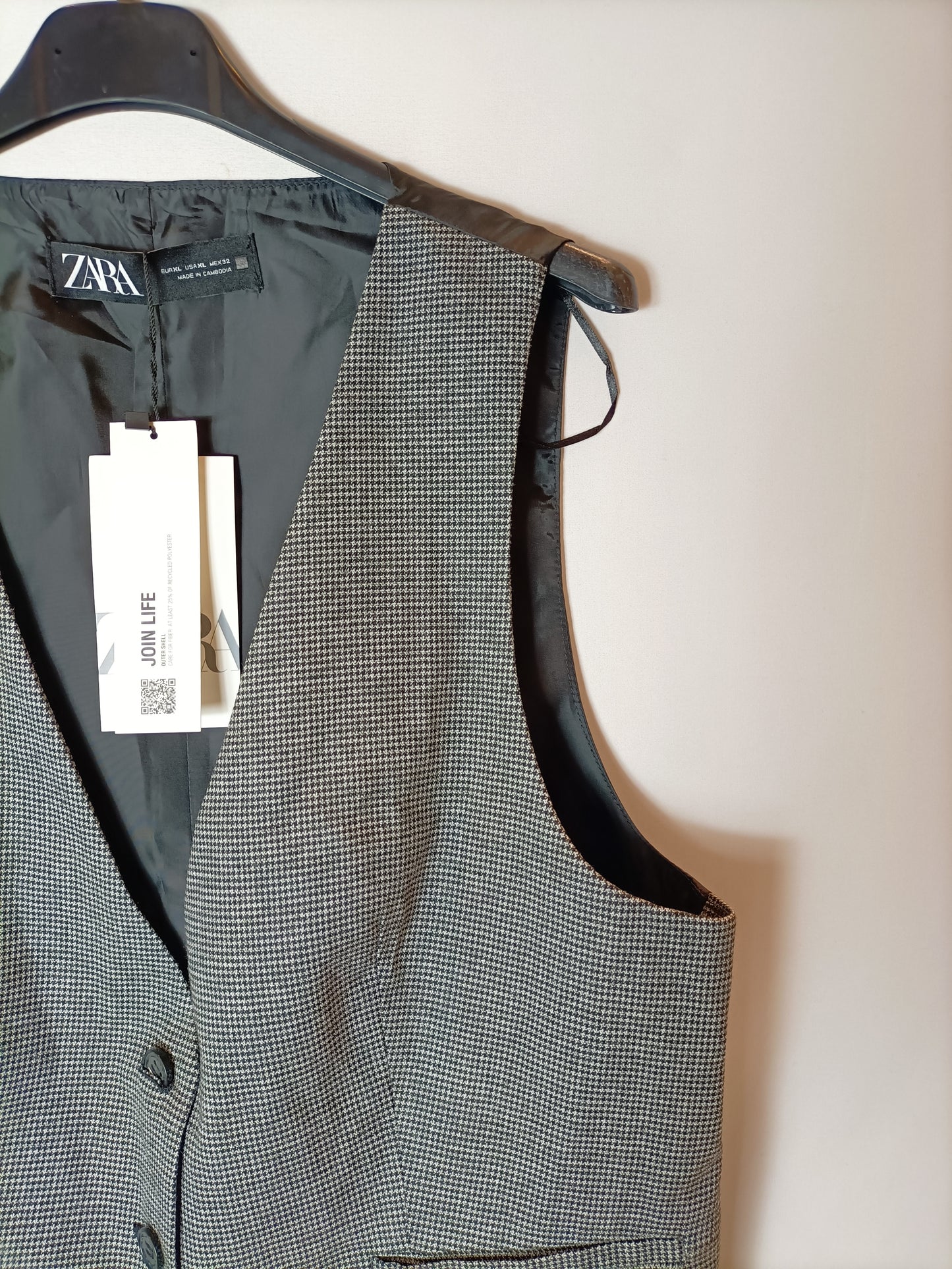 ZARA. Chaleco pata de gallo gris y negro. T XL
