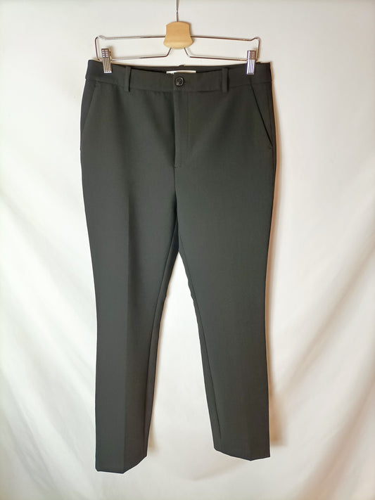 ZARA. Pantalón negro de vestir. T 42