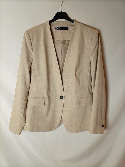 ZARA. Blazer beige textura. T 42