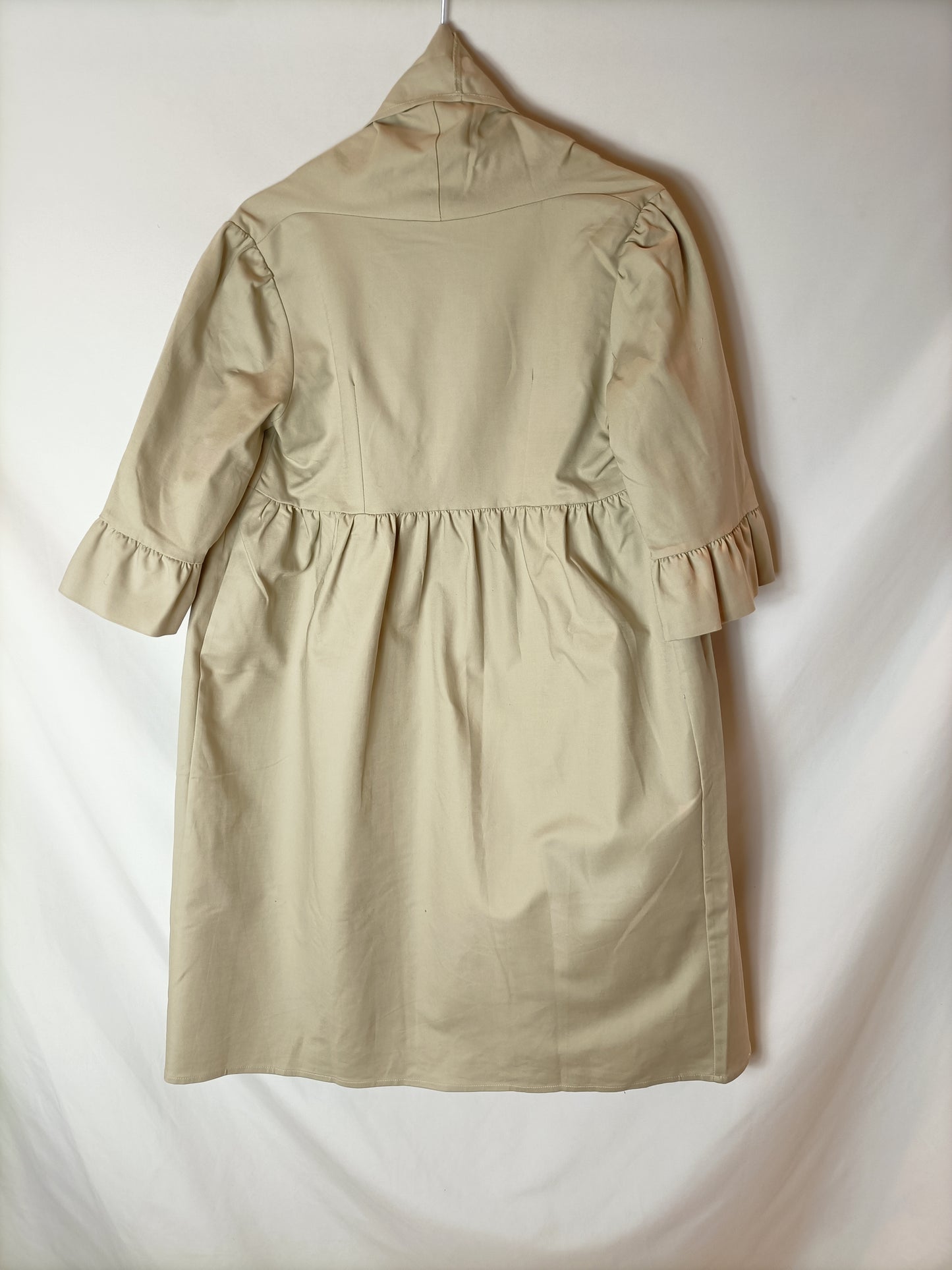 VILAGALLO. Chaqueta beige manga volante. T 40