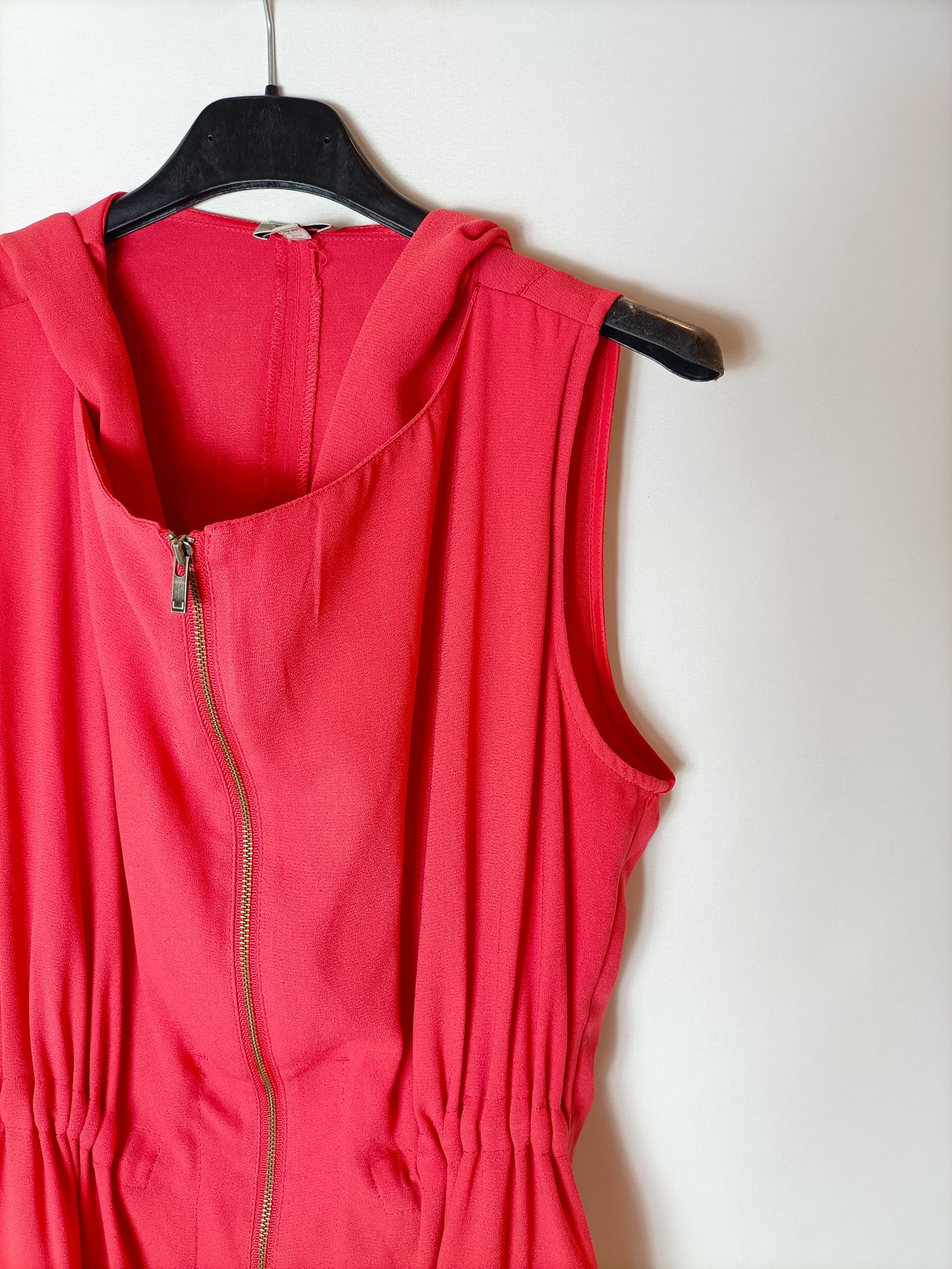 ADOLFO DOMINGUEZ. Red zippered dress. Size 38