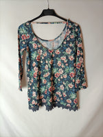 PULL&BEAR. Top azul flores T.s