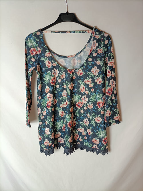 PULL&BEAR. Top azul flores T.s