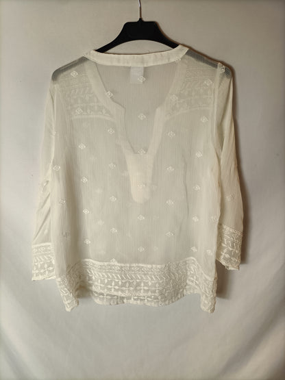 VERO MODA. Blusa blanca bordada T.s