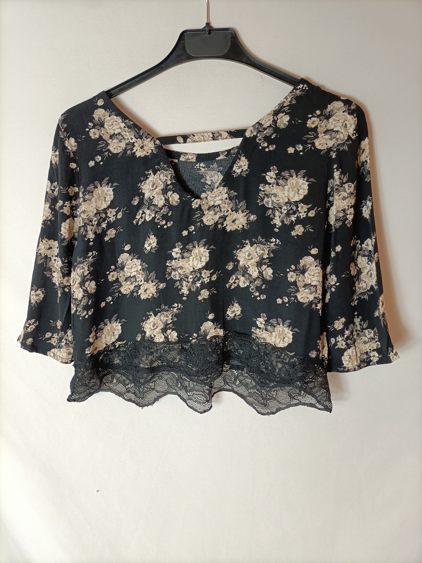 OTHERS. Black floral and lace top for you (xs)
