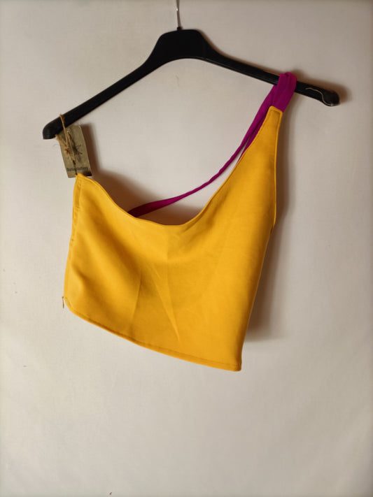 SOLTAYCLOTHING. Crop top mostaza tirantes rosa. T S