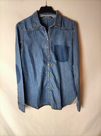 ZARA. Flowy denim shirt with details. TS