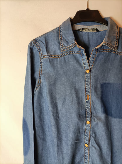 ZARA. Flowy denim shirt with details. TS