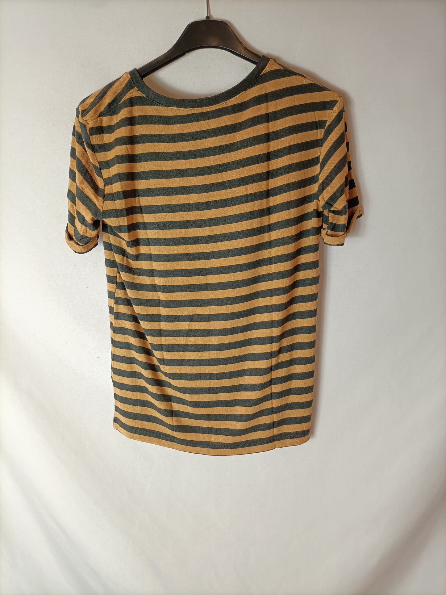 ZARA. Camiseta rayas negras y camel. T S