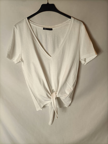 ZARA. Camiseta blanca nudo. T M