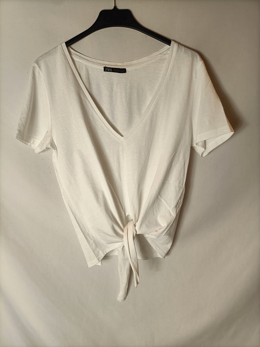 ZARA. White knotted T-shirt. TM
