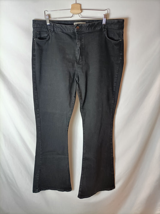 ASOS. Pantalón negro campana T.52(uk24/32)