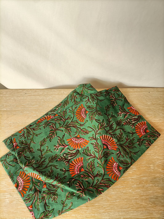 BUGANVILIA. pañuelo verde flores naranjas