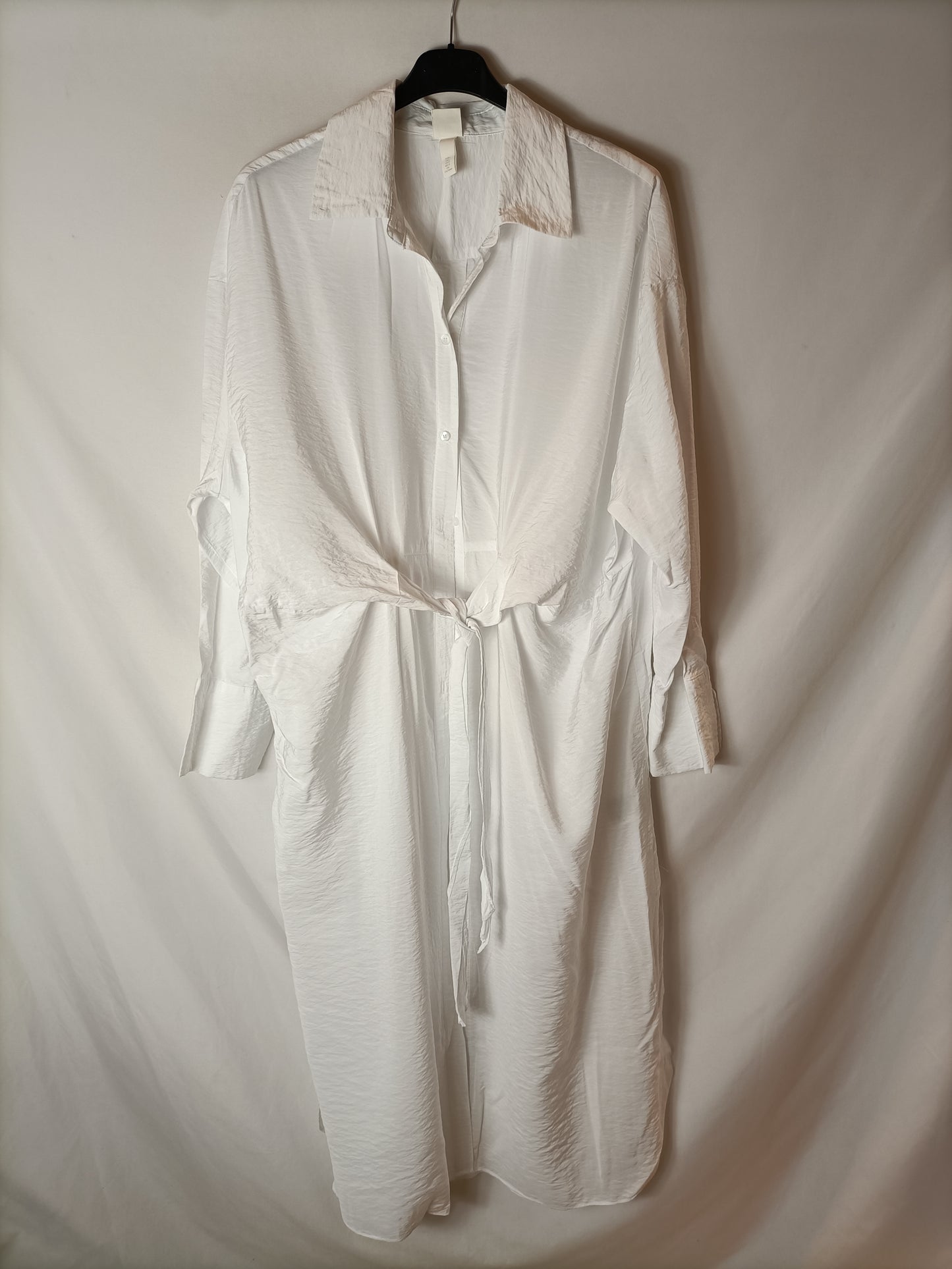 H&amp;M. White dress with bow Tl