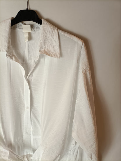 H&amp;M. White dress with bow Tl