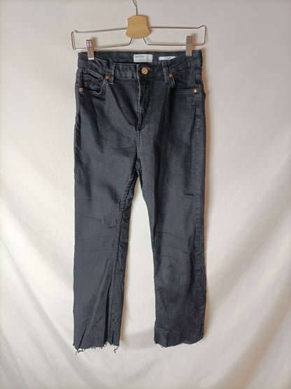 BERSHKA. Pantalón negro recto T.38