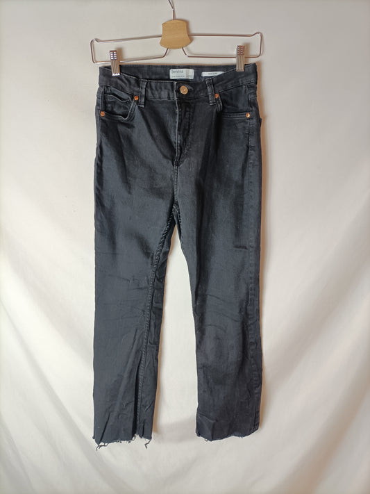 BERSHKA. Pantalón negro recto T.38