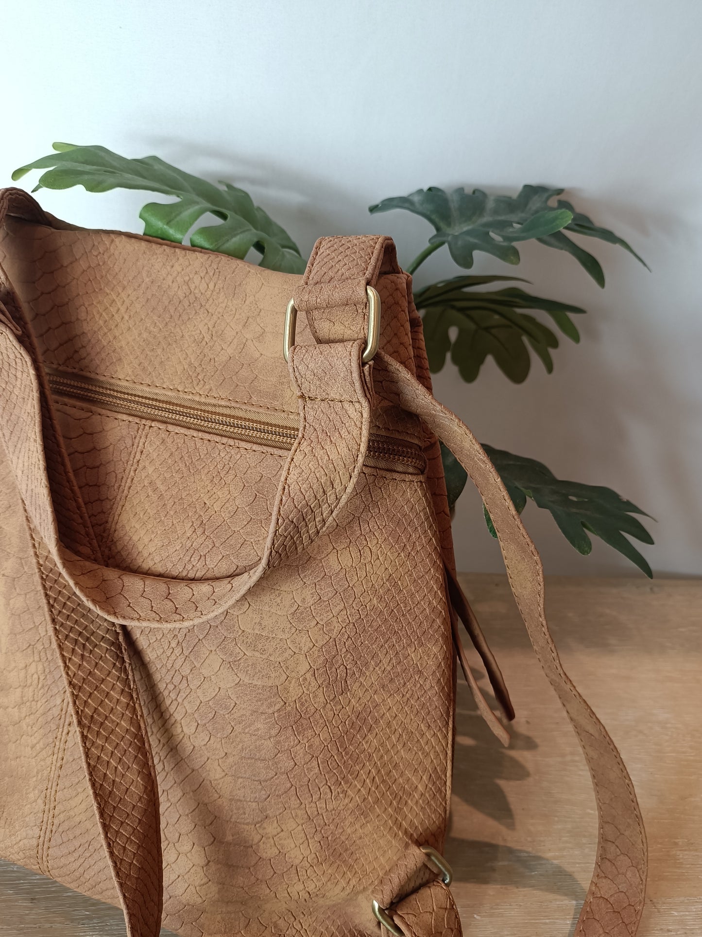 MISAKO. Brown crocodile-effect backpack