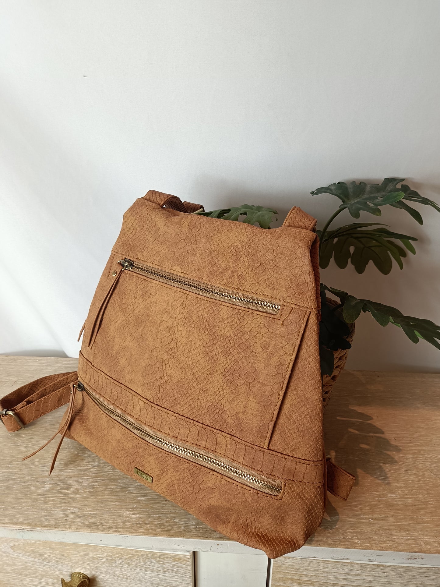 MISAKO. Brown crocodile-effect backpack