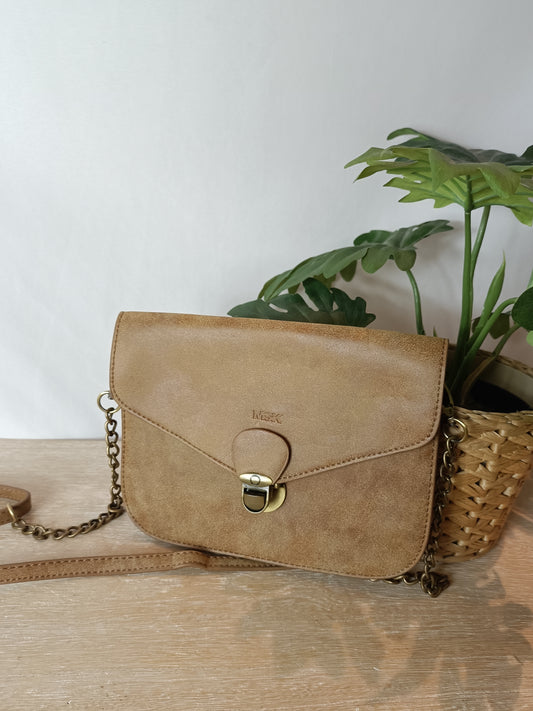 MISAKO. Bolso marrón plano