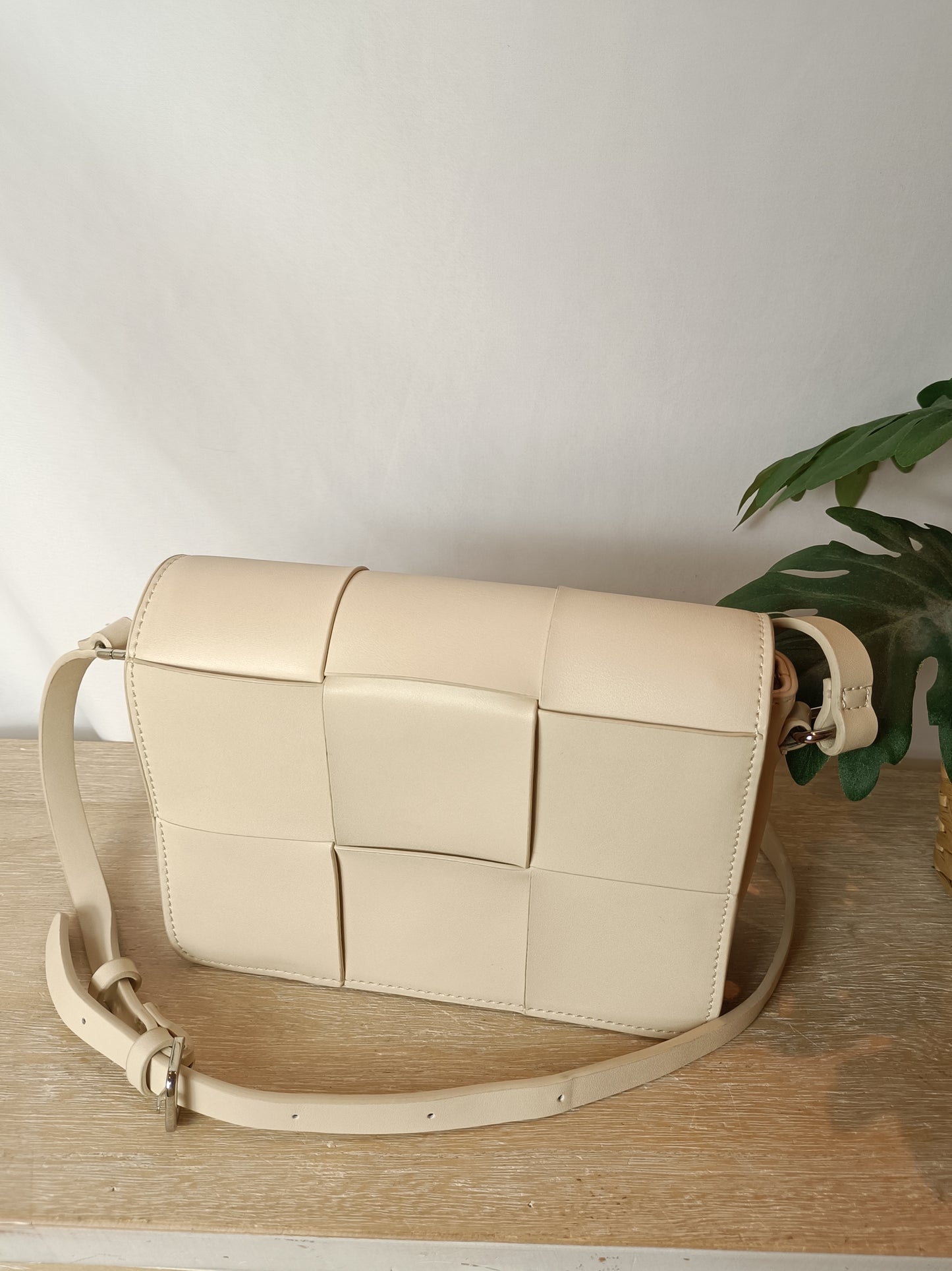 PARFOIS. Bolso beige piel trenzada