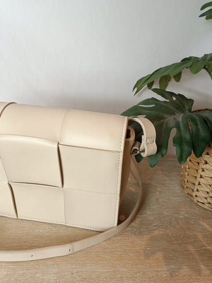 PARFOIS. Bolso beige piel trenzada