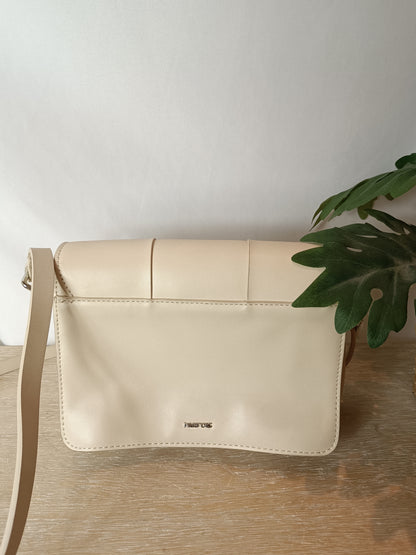 PARFOIS. Bolso beige piel trenzada