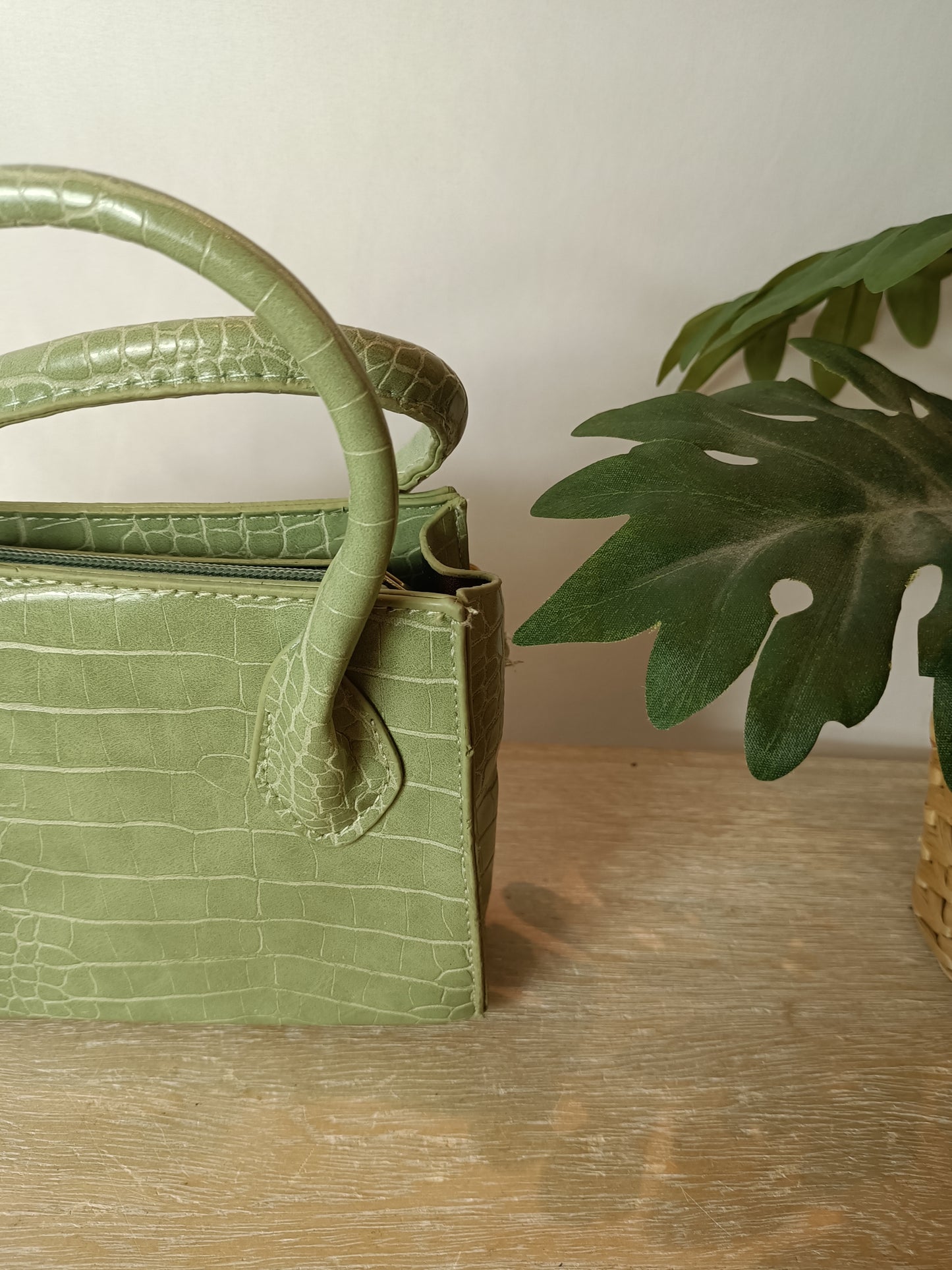OTHERS. Green mini bag