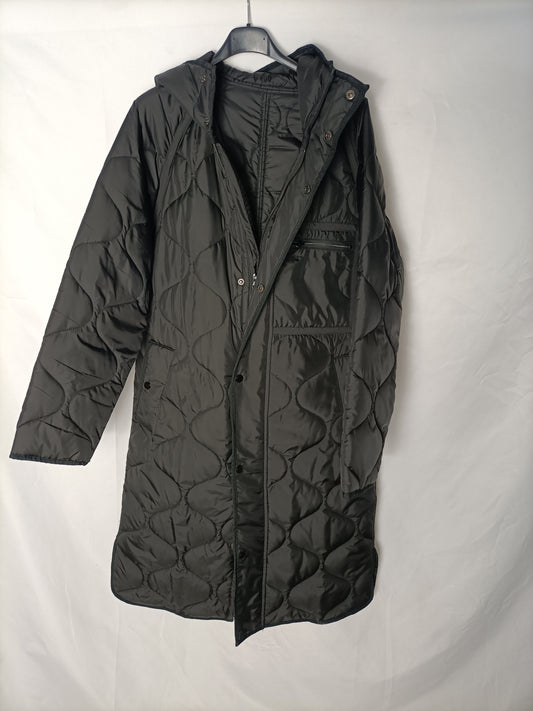 ZARA. Plumas negro textura. T S