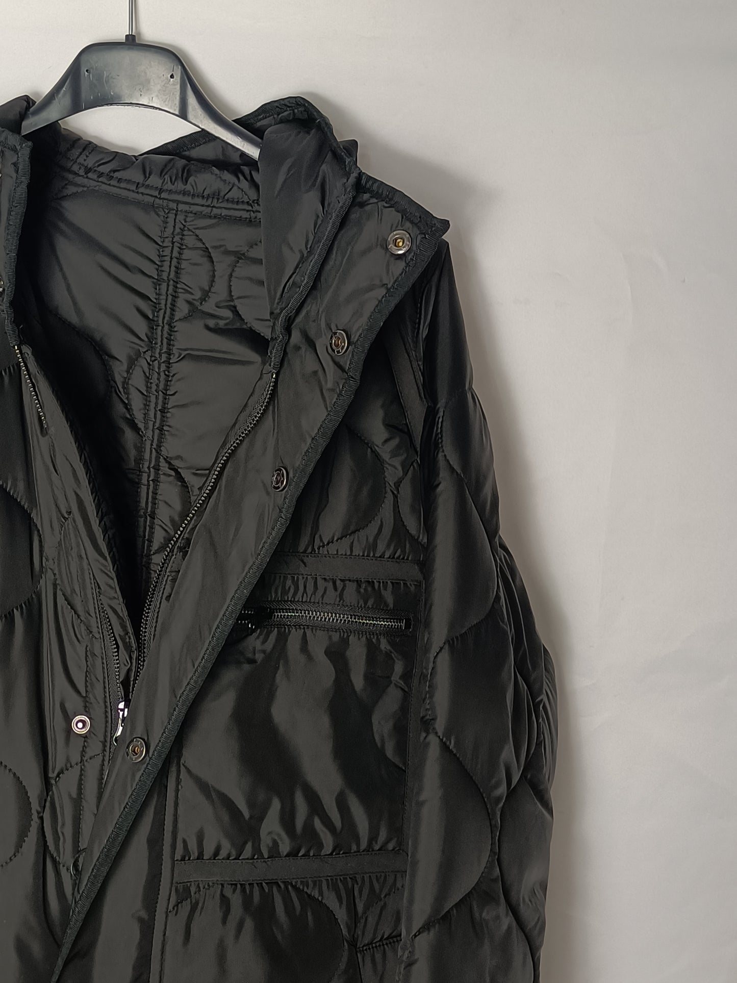 ZARA. Plumas negro textura. T S