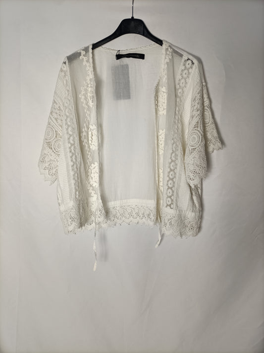 ZARA. Textured beige kimono jacket. TM