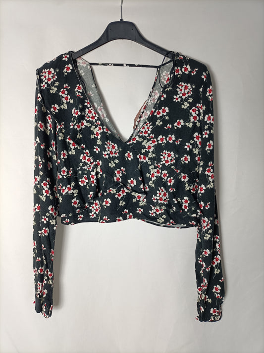 ZARA. Black floral crop top. TS