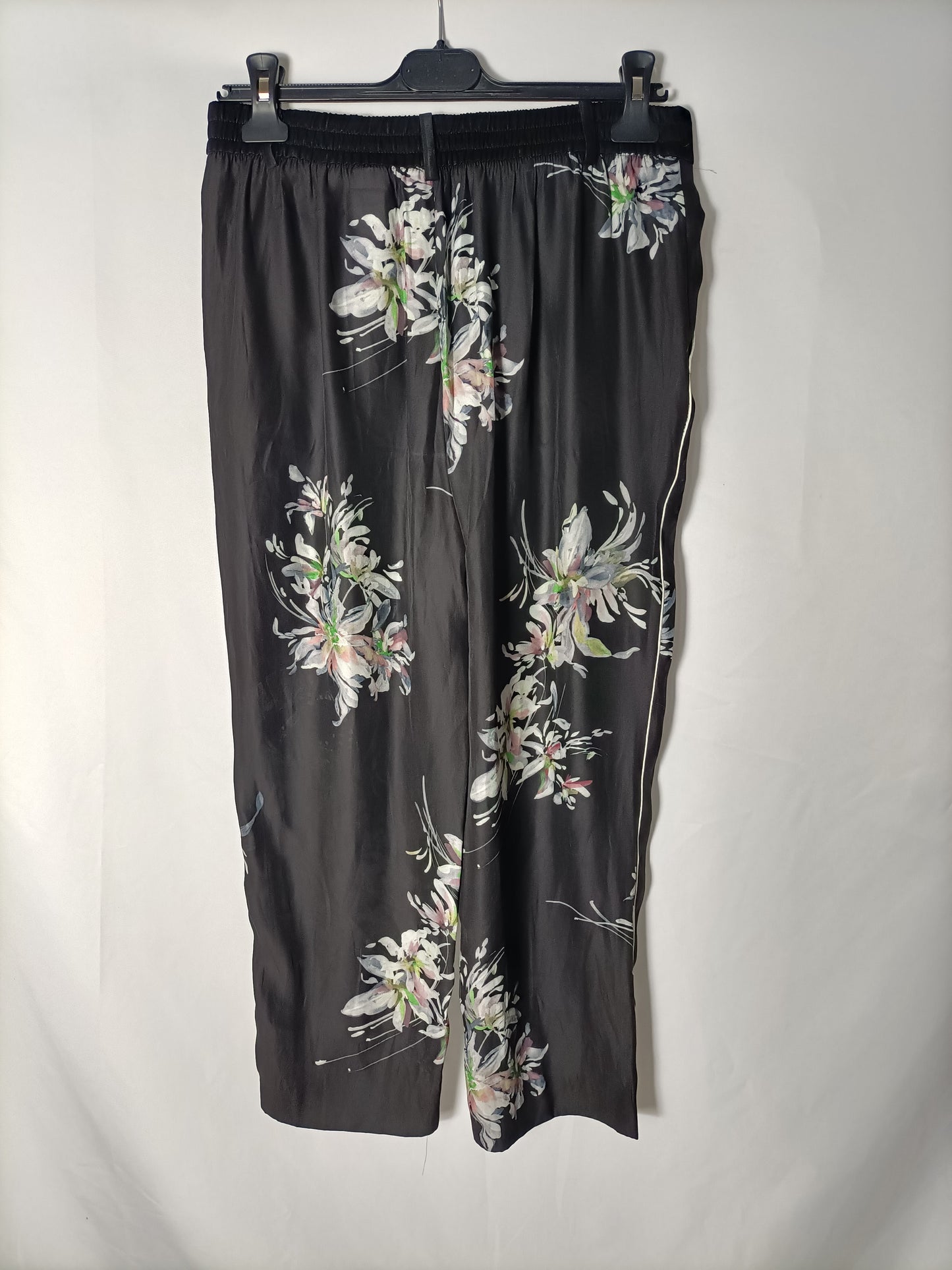 ZARA. Total look with black printed trousers and blouse. TS/M