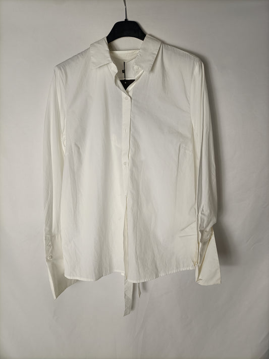 ZARA. White blouse with bows at the back. TS