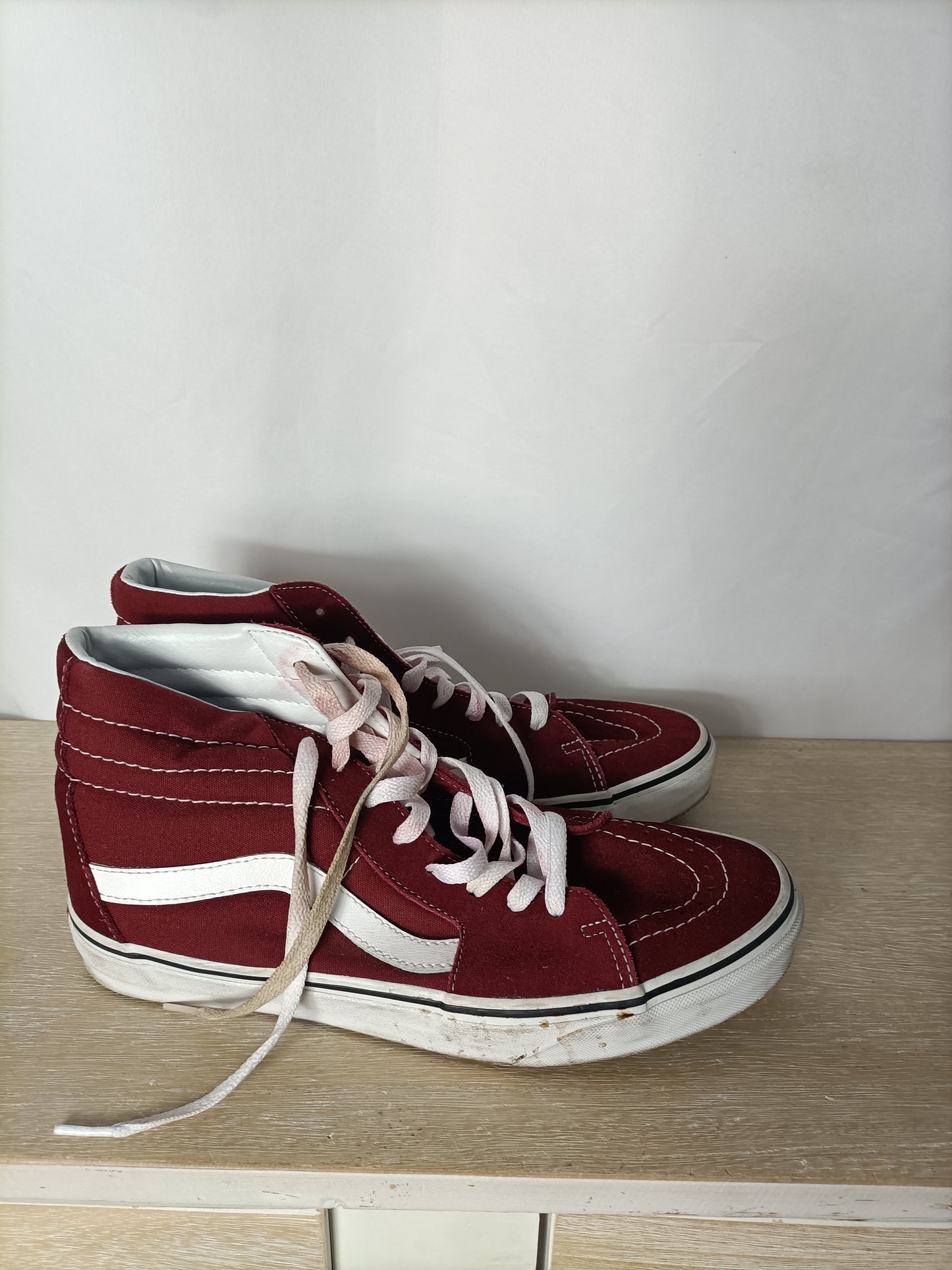 VANS. Zapatillas burdeos botita T.43