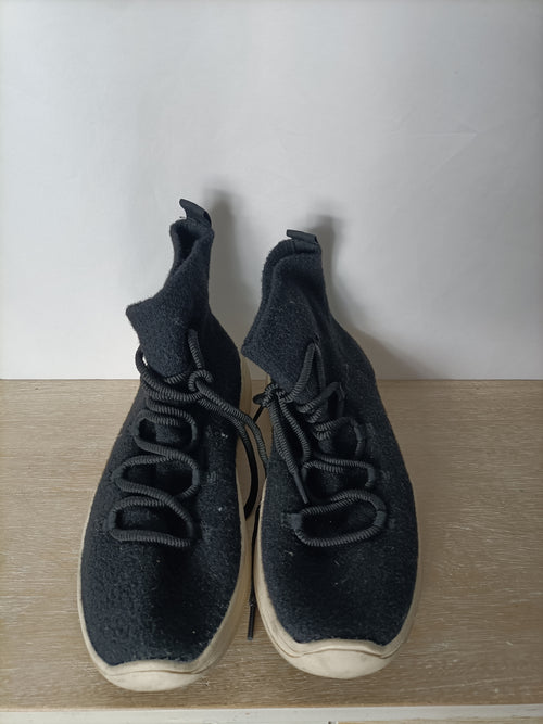 UNIVERSAL THREAD. Zapatillas negras botas T.11(42)