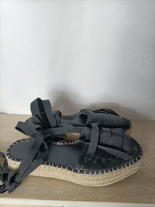 ASOS. Cuñas negra lazada  T.42