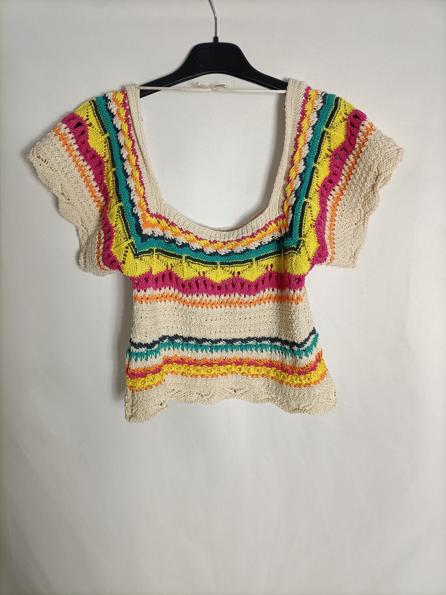 ZARA. Crochet top in Ts colors