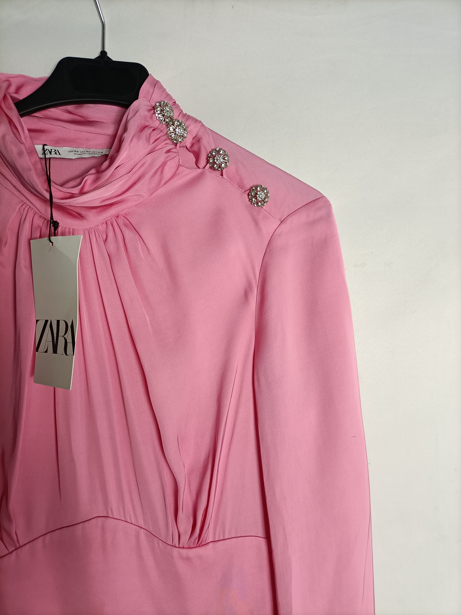 ZARA. Pink satin dress with button detail. Size XS – Hibuy market ZARA. Pink satin dress with button detail. Size XS – Hibuy market