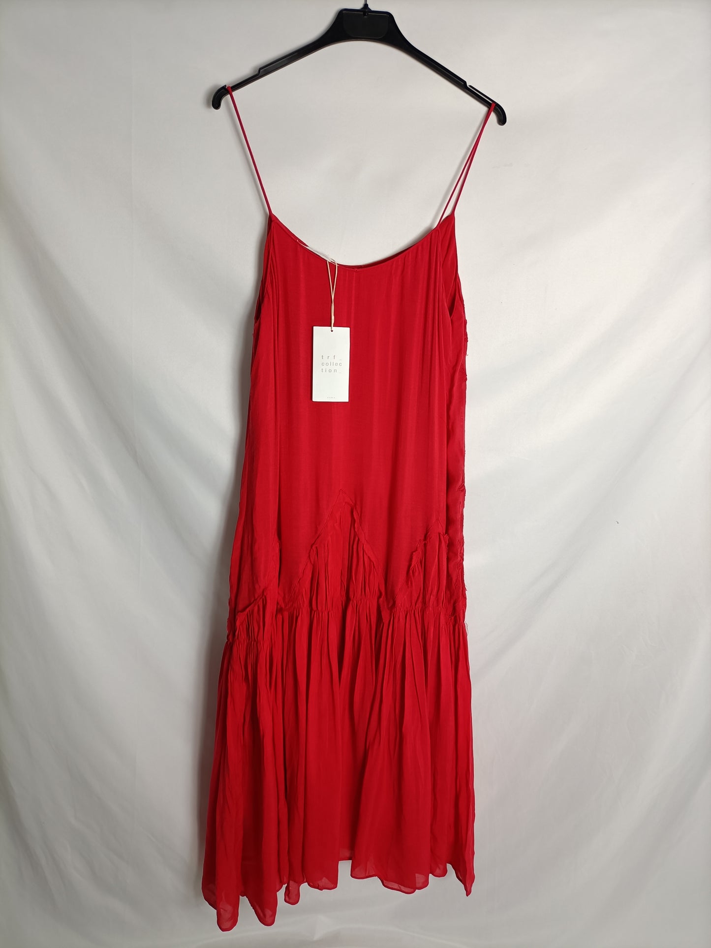 ZARA. Vestido rojo fluido bordados rojos. T S