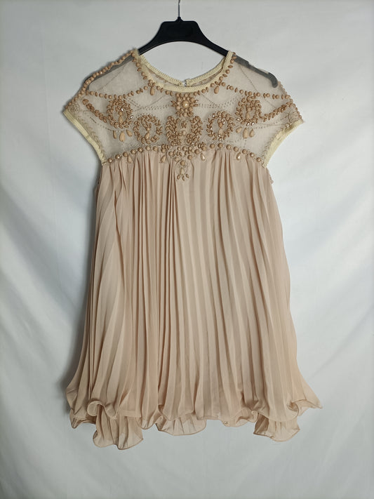 SHEINSIDE. Vestido beige plisado detalle pedrería y transparencia. T S
