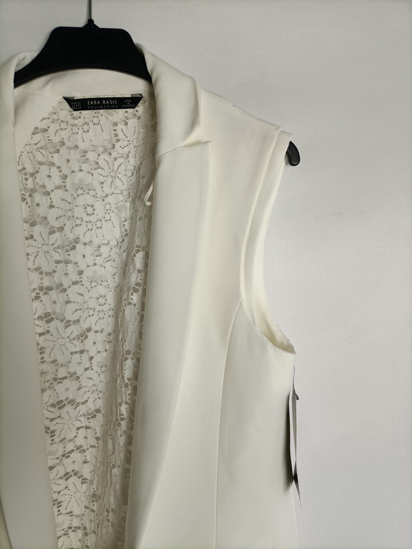 ZARA.White vest with lace detail S.XS