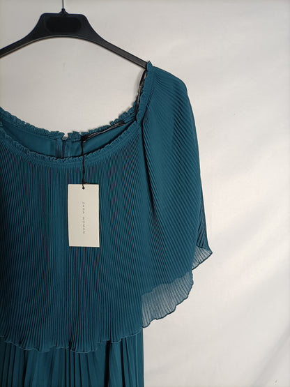 ZARA. Bottle green pleated midi dress. Size XS Hibuy market ZARA. Bottle green pleated midi dress. Size XS Hibuy market