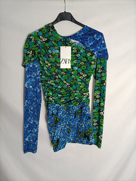 ZARA. Floral gathered top Ts