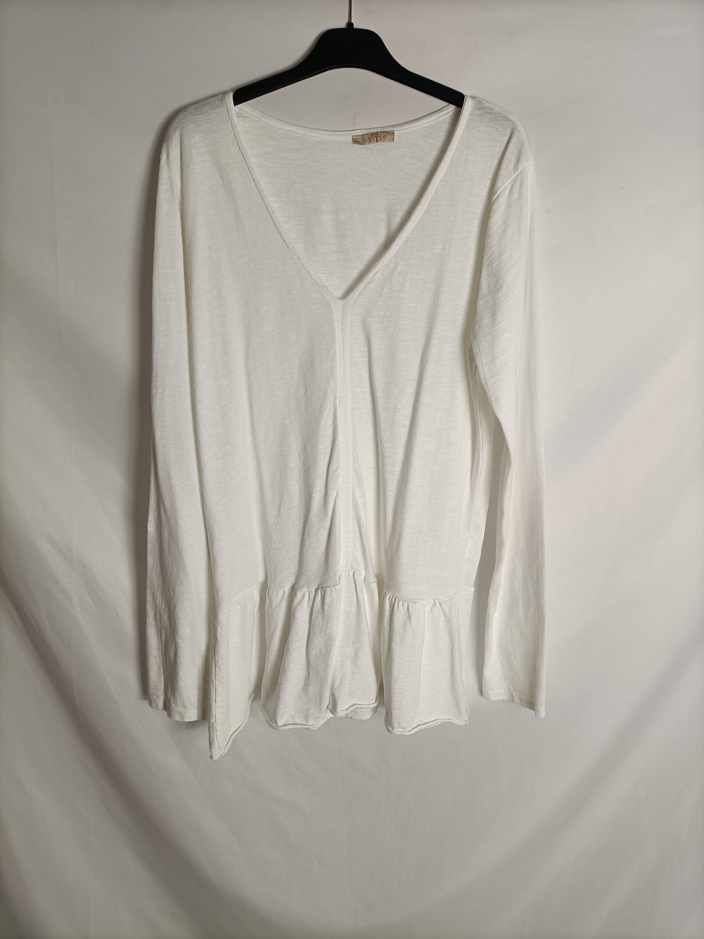 OTHERS. White long-sleeved top, size U (M/L)